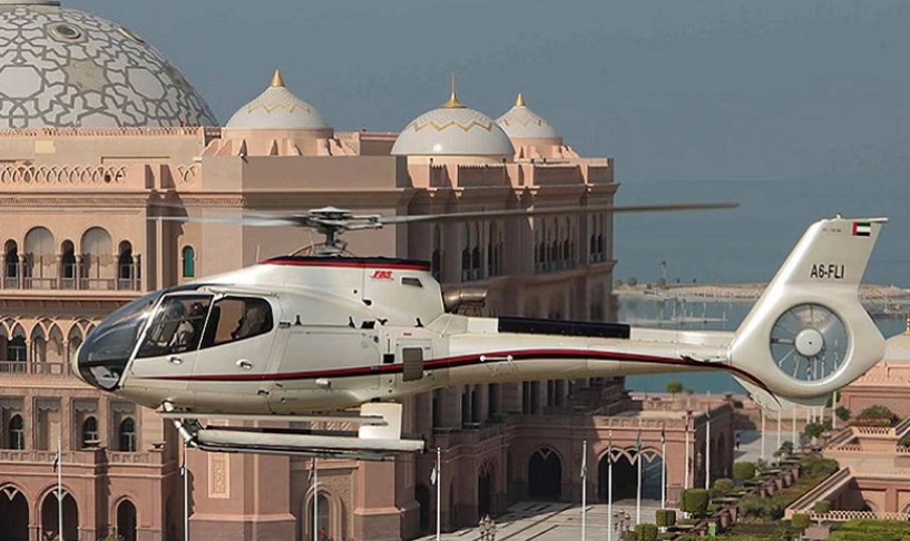 Hubschrauberflug in Abu Dhabi